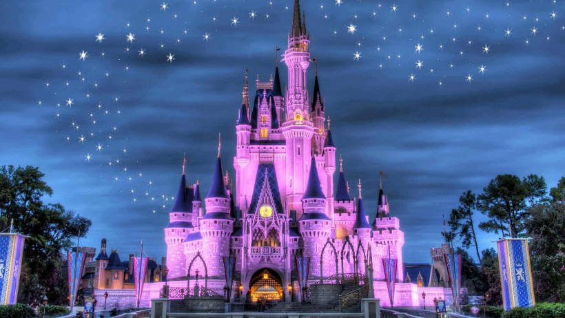 《抖音》迪士尼城堡夜晚背景图片高清原图分享